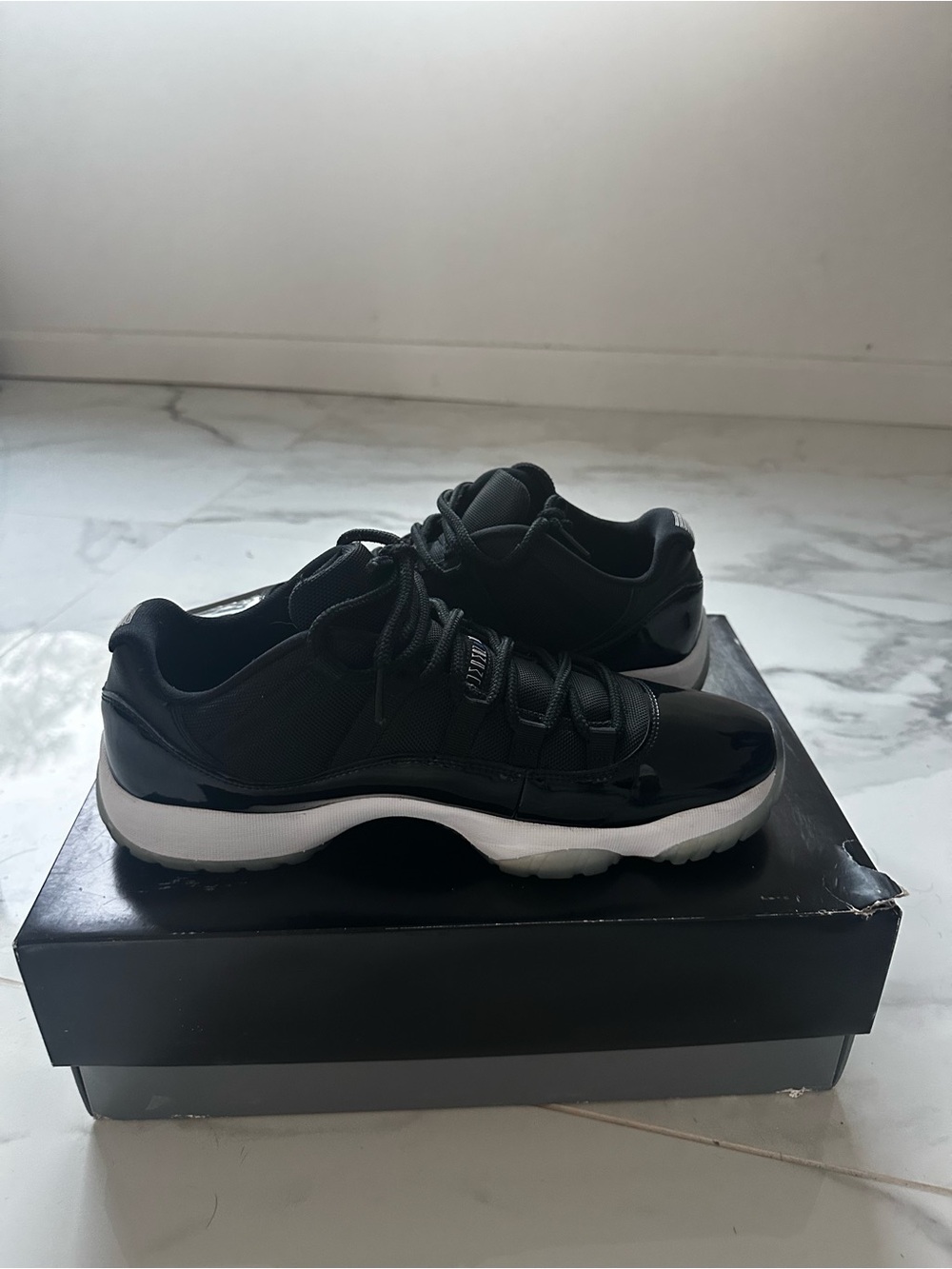 Men's Low-Top Athletic Sneakers in Black and White